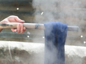 Farvning af et tørklæde